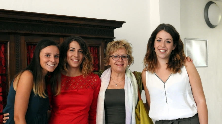 Giulia Ferrari, Rebecca Mori, la professoressa Antonietta Sanna e Serena Monachesi