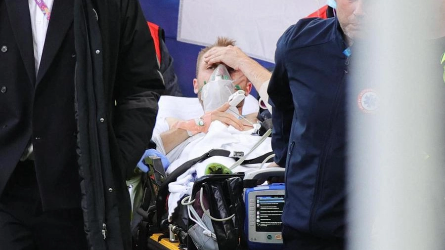 Christian Eriksen vigile e cosciente dopo i soccorsi