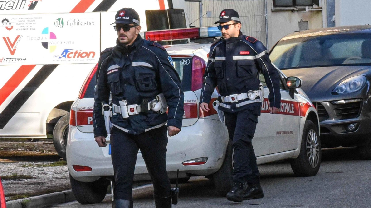 Fuga con l’auto rubata. Presi altri due giovani Fuga con l’auto rubata. Presi altri due giovani