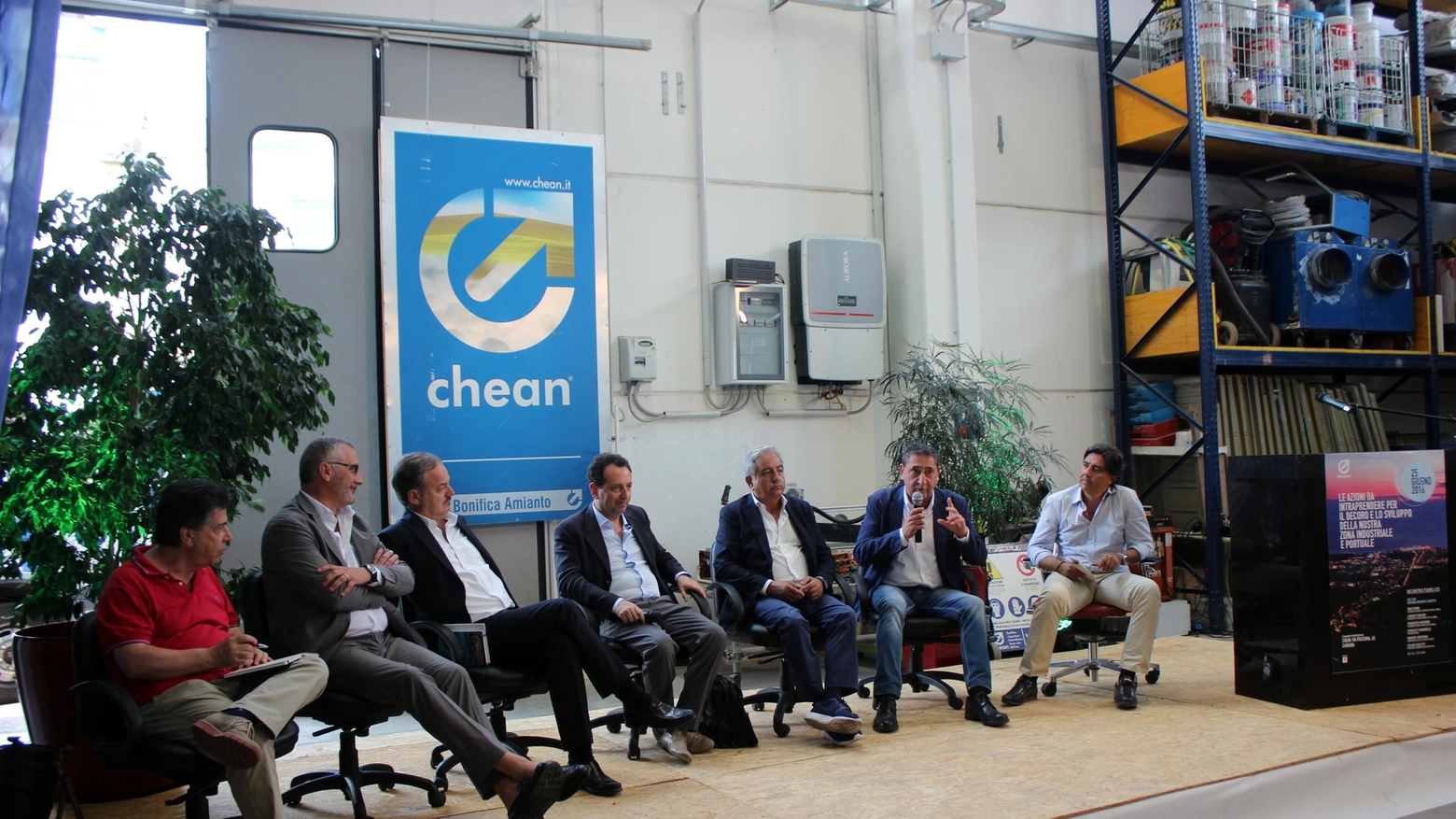 I partecipanti al dibattito svoltosi ieri mattina all'azienda Chean di Carrara