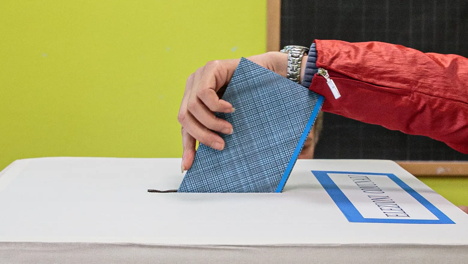 Operazioni di voto per le amministrative (foto Del Punta)