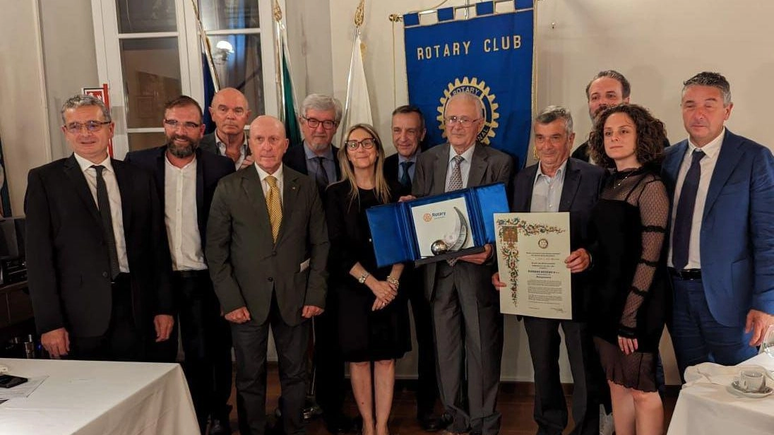 Infissi Senesi premiata dal Rotary  per l’arte della falegnameria