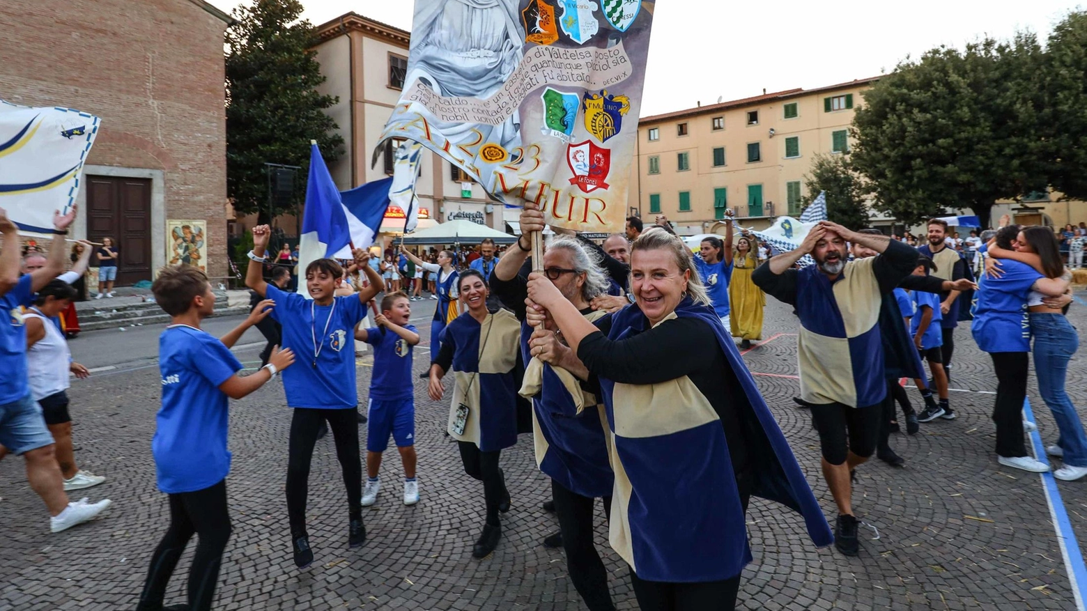Calambur, tutti in piazza Fa festa il rione Il Vicario Calambur, tutti in piazza Fa festa il rione Il Vicario