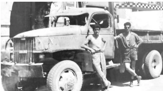 Un giovane Orlandi con un camion appena comprato