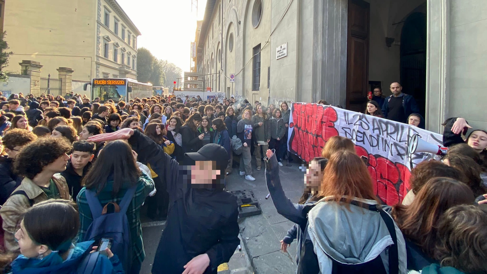Liceo Michelangiolo, la protesta contro l'aggressione