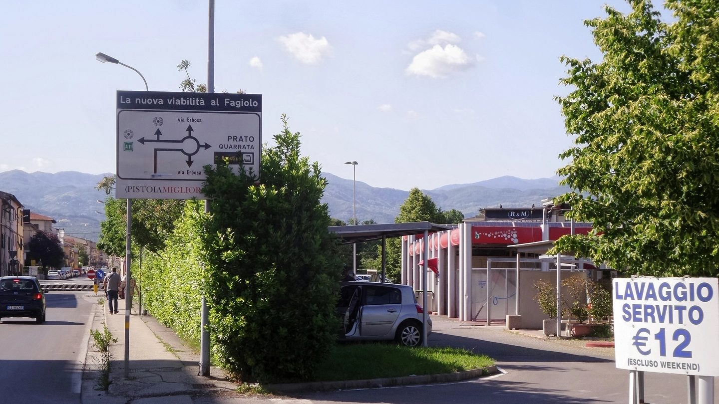 L’ingresso dell’autolavaggio Idrobox sulla Fiorentina