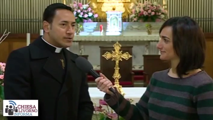 Don Marcio Farias intervistato durante un programma tv della diocesi di Livorno