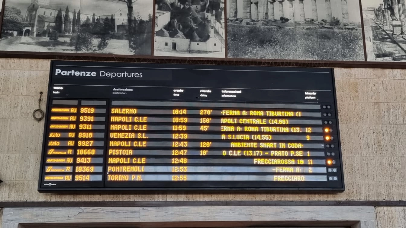Treni in ritardo alla stazione di Firenze Treni in ritardo alla stazione di Firenze
