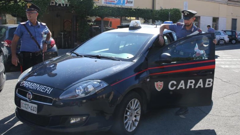 Carabinieri (foto di archivio) Carabinieri (foto di archivio)
