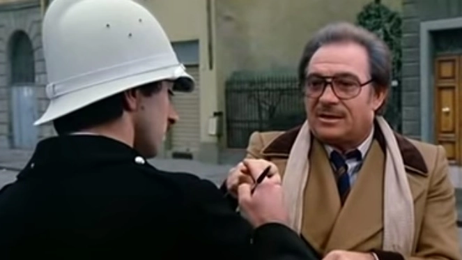 Ugo Tognazzi nella famosa scena della supercazzola al vigile (da YouTube)