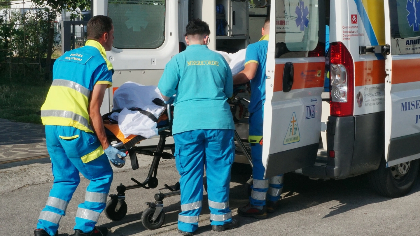 L’incidente domestico è avvenuto nel territorio di Lamporecchio. E’ intervenuta l’ambulanza della Misericordia