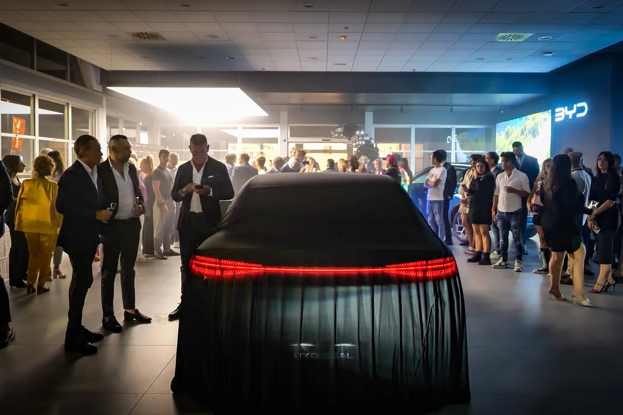 Il primo showroom del brand asiatico colosso della mobilità elettrica
