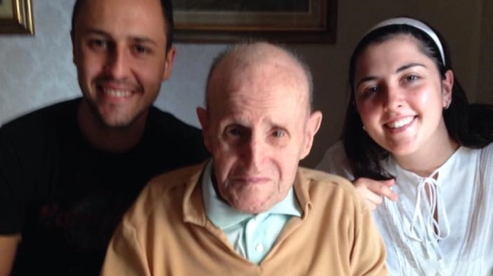 Giorgio Lotti in occasione dei 95 anni con i nipoti