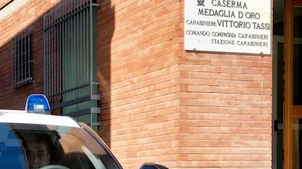 Guida l’auto: non ha preso la patente Indisciplinati al volante, multe salate Guida l’auto: non ha preso la patente Indisciplinati al volante, multe salate