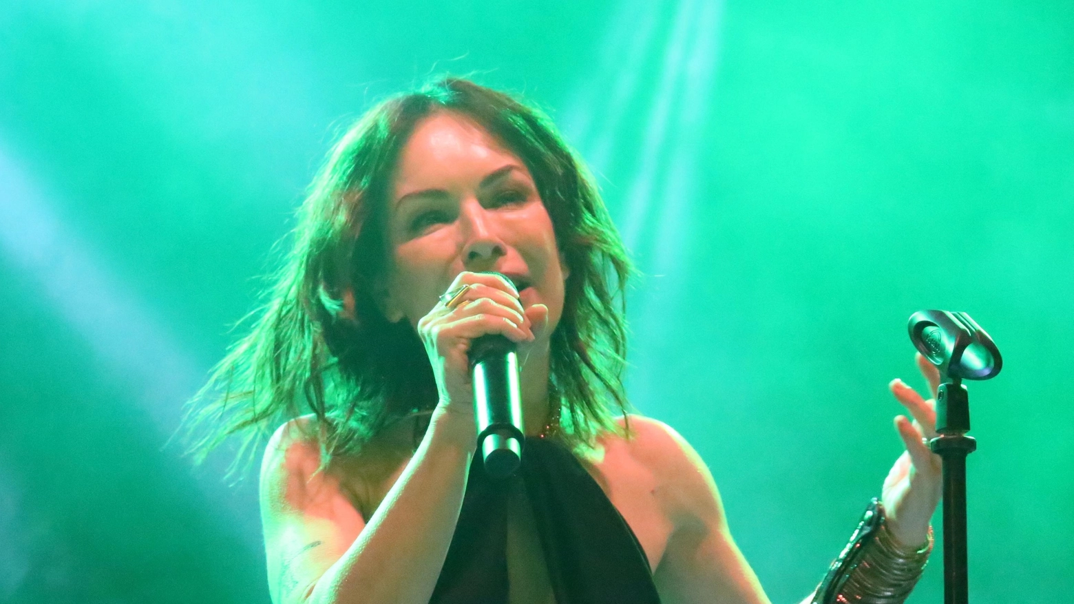 Sfilata di cantanti   sul palco di 20Eventi  con Radiostop