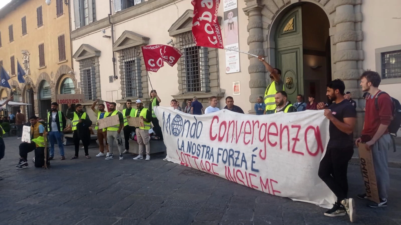 I lavoratori di Mondo Convenienza in Regione I lavoratori di Mondo Convenienza in Regione