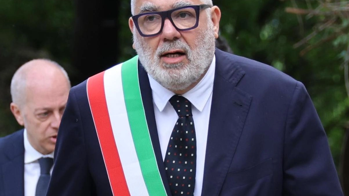 Il centenario di don Milani L’omaggio del presidente "È stato un grande italiano" Il centenario di don Milani L’omaggio del presidente "È stato un grande italiano"