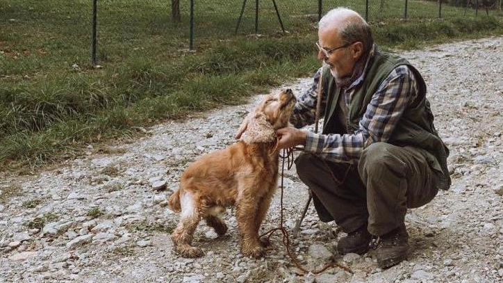 Il canino Leo con il suo padrone Lorenzo Tanzi