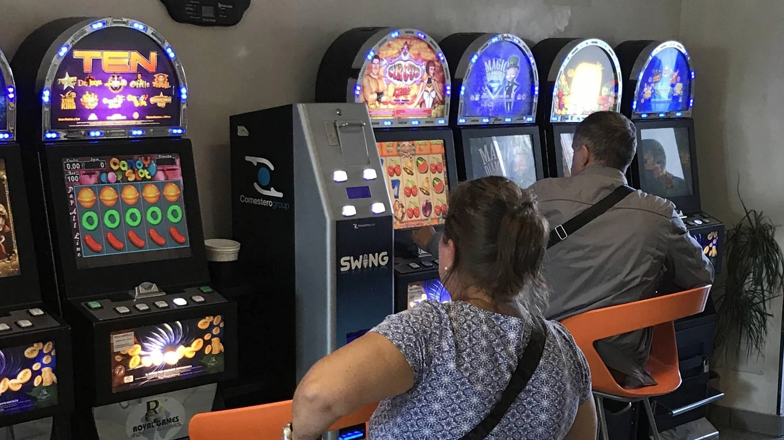 Stop a scommesse e slot machine  Divieti e limiti per le nuove aperture
