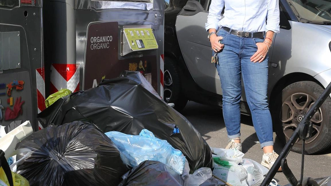 Rifiuti, emergenza Campo di Marte: "Pochi bidoni e troppi maleducati" Rifiuti, emergenza Campo di Marte: "Pochi bidoni e troppi maleducati"
