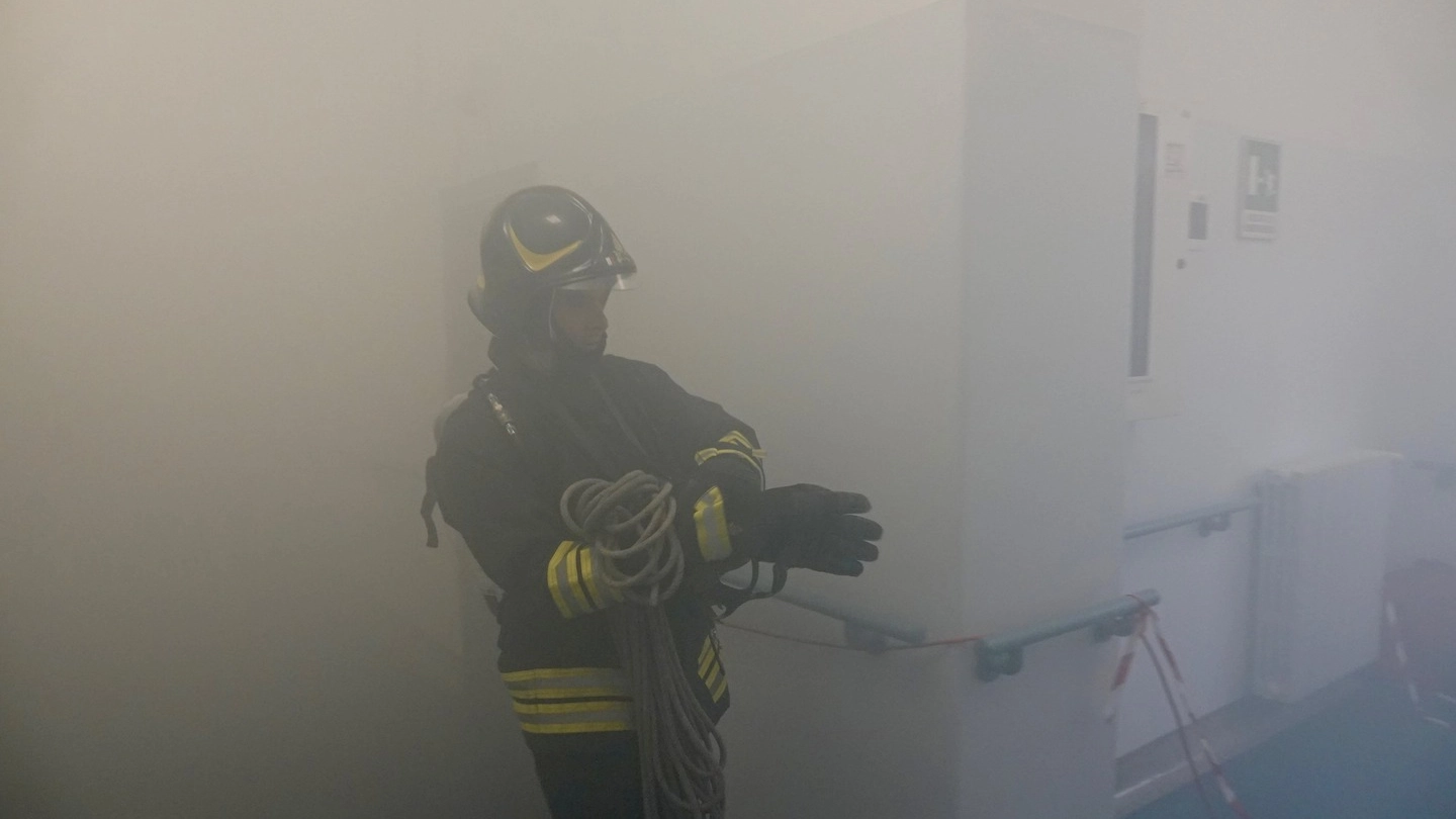 Incendio a Careggi, la simulazione (foto Gianluca Moggi/New Press Photo)