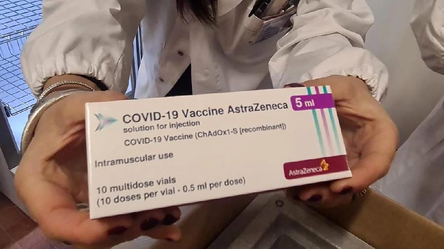 Il vaccino Astrazeneca (Foto Novi)