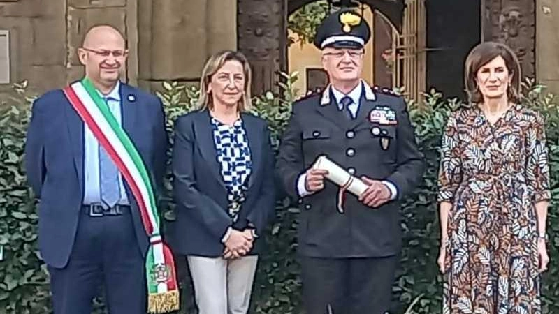 Il capitano Massimiliano Massimi  commendatore della Repubblica