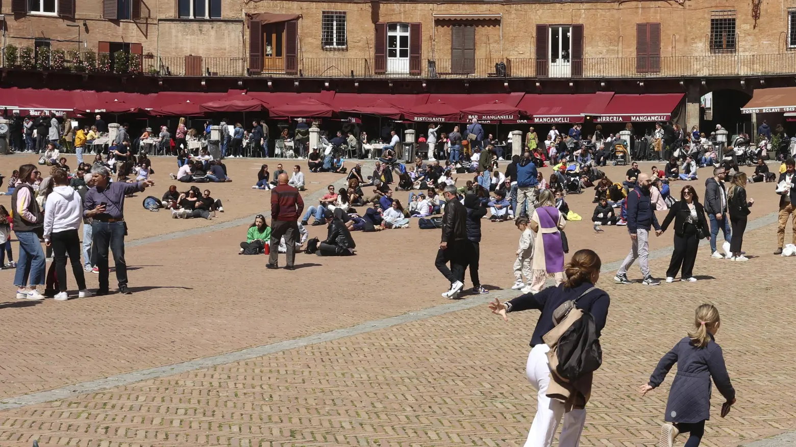 Non è una terra per giovani Sempre meno e più vecchi, l’allarme dalle rilevazioni Istat Non è una terra per giovani Sempre meno e più vecchi, l’allarme dalle rilevazioni Istat