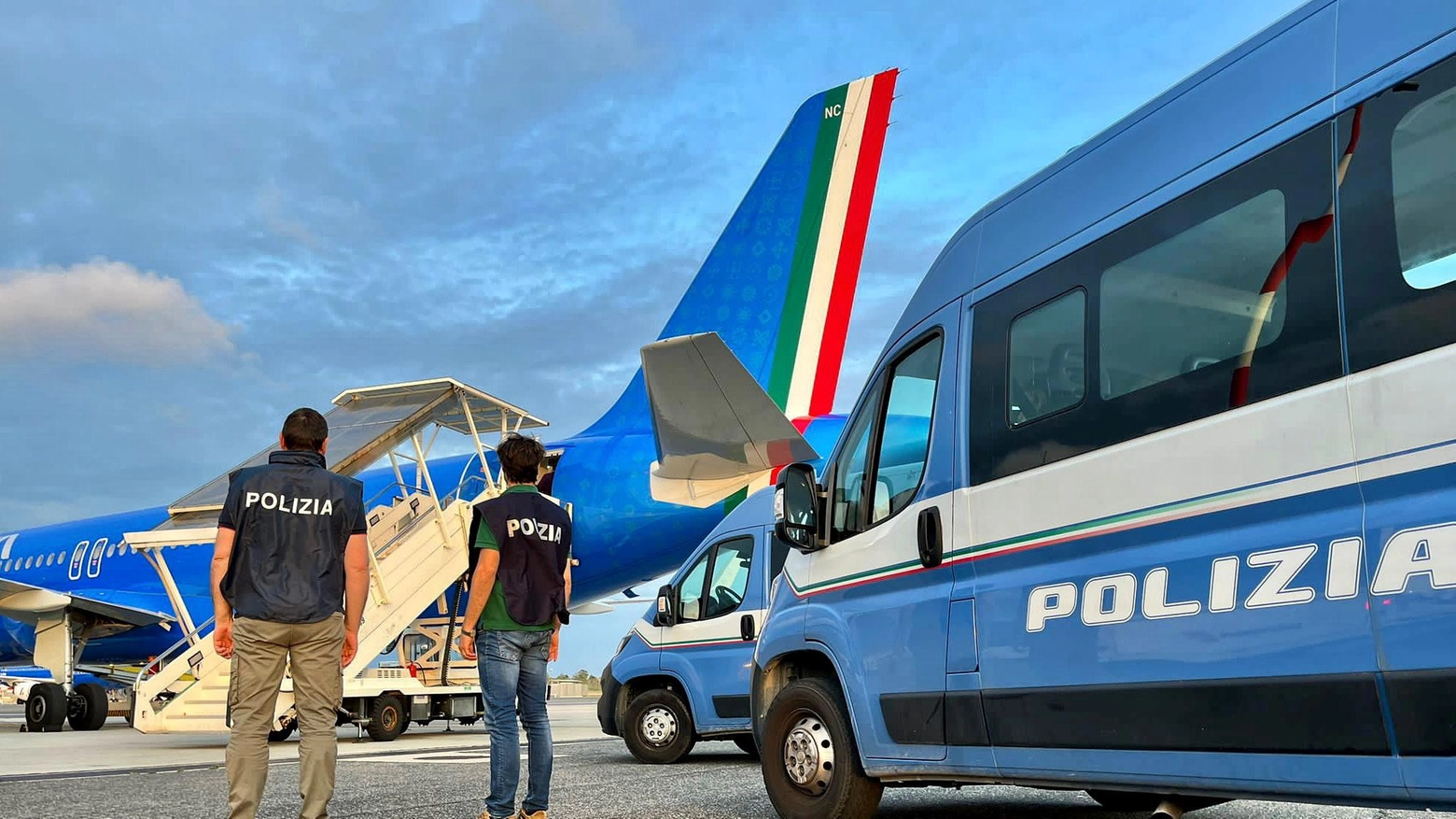 Al check-in con documenti falsi. Arrestate due donne iraniane Al check-in con documenti falsi. Arrestate due donne iraniane