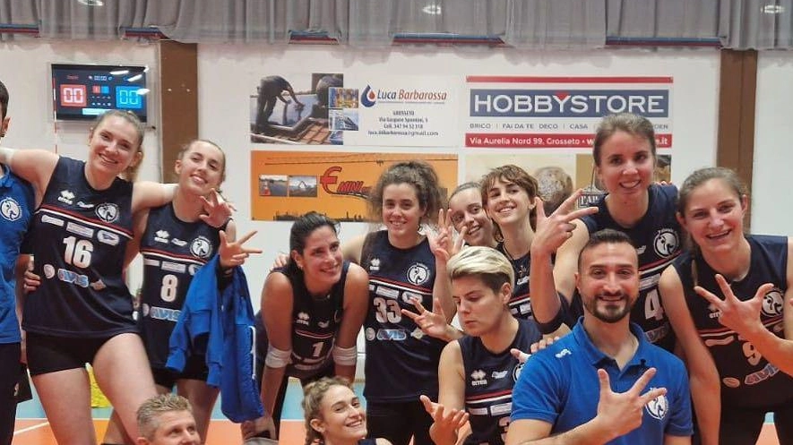 Il Follonica tenta di chiudere al primo posto Le biancorosse invece salutano la categoria Il Follonica tenta di chiudere al primo posto Le biancorosse invece salutano la categoria