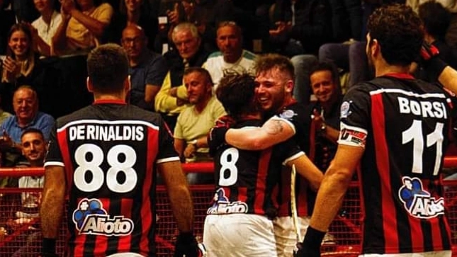 I rossoneri esultano per una rete I rossoneri esultano per una rete