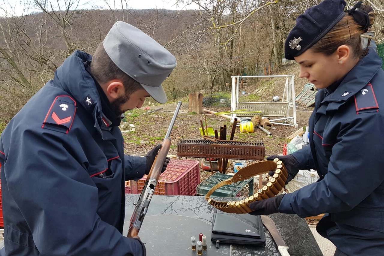 Le armi e le munizioni sequestrate