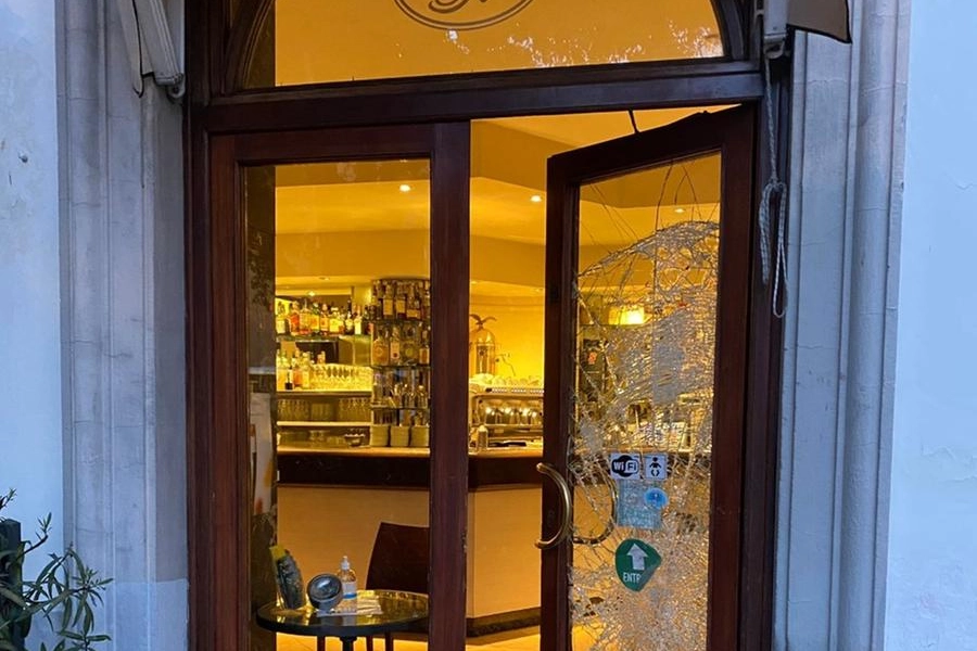 Spaccata nel locale di piazza dell'Unità