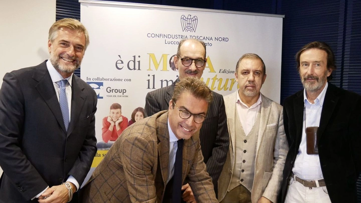 Da sinistra Andrea Cavicchi, Giulio Grossi, Graziano Magrini,  Tiziano Pierucci e Erminio Serniotti alla firma del protocollo foto Attalmi