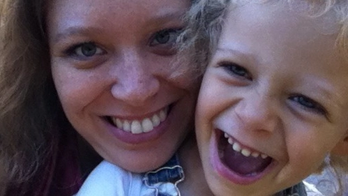 Valentina Mazzetti con la figlia Viola di 6 anni 