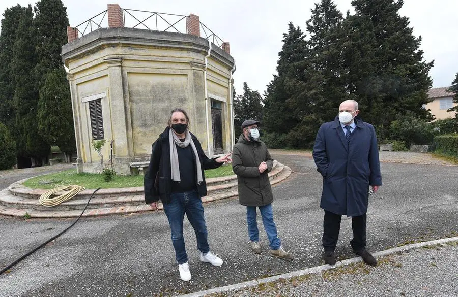 Agraria, tra i chiostri e i lecci del conclave