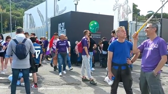 Fiorentina Inter live: tifosi viola fuori dalla curva sud, grande attesa a Roma / Le interviste