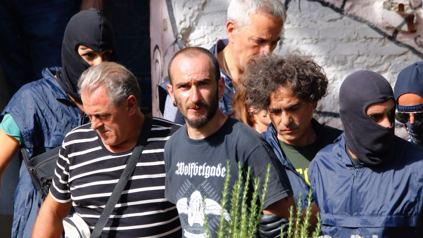 Uno degli anarchici  arrestati durante  il blitz al Galluzzo