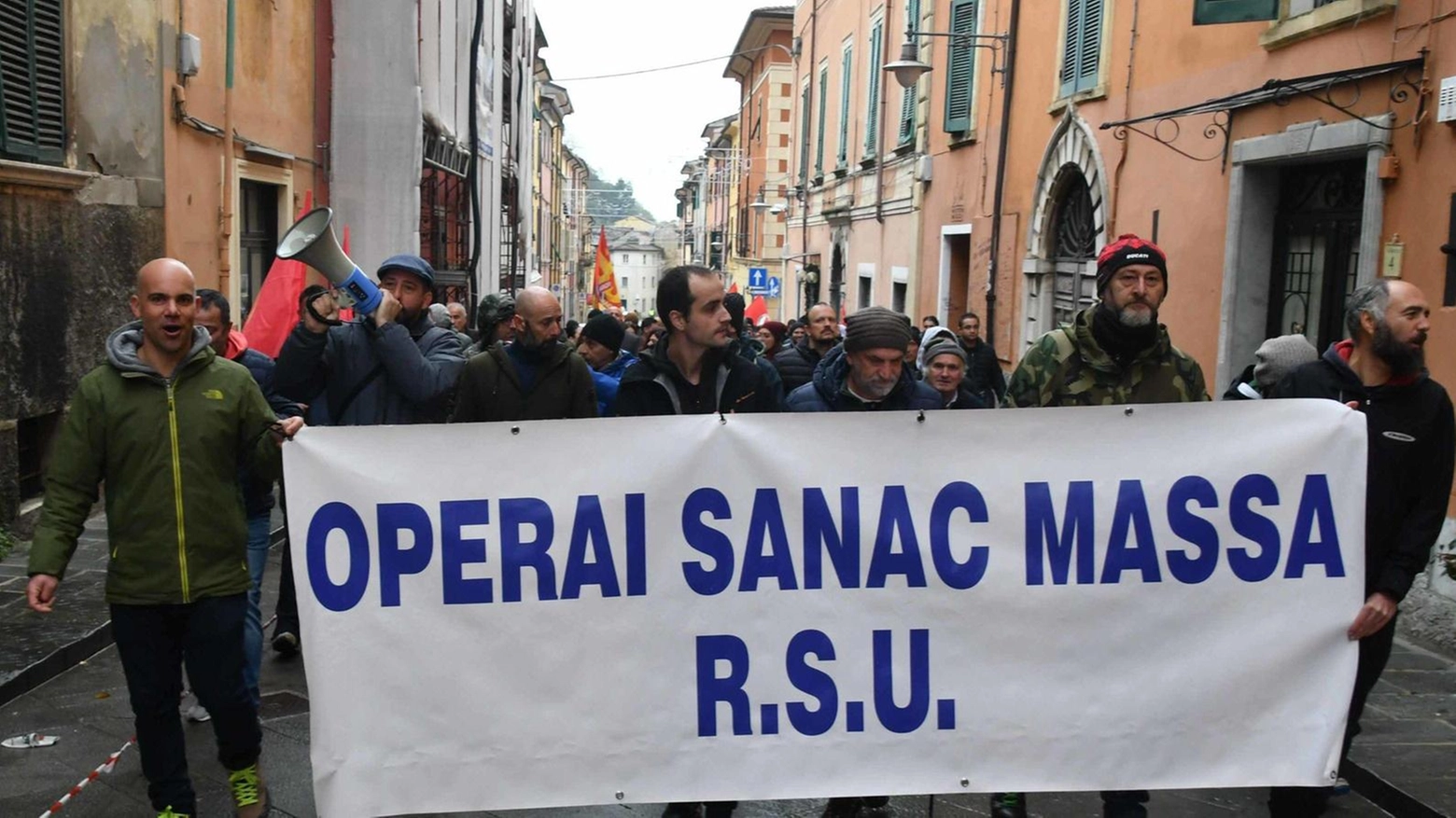 Uiltec, dieci anni di lotte. Dalla Sanac al tessile. Spine e gioie del lavoro Uiltec, dieci anni di lotte. Dalla Sanac al tessile. Spine e gioie del lavoro