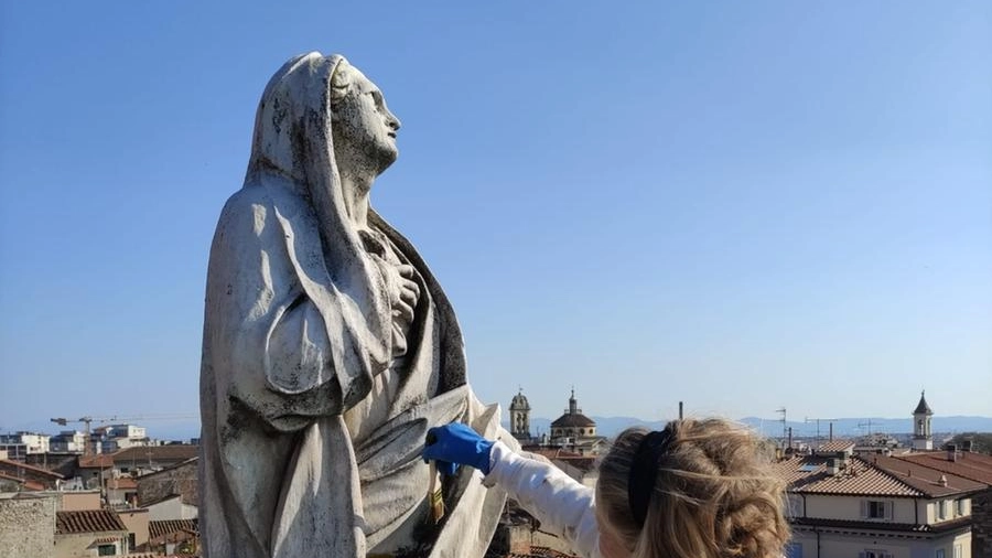 Particolare di una statua della cattedrale di Prato