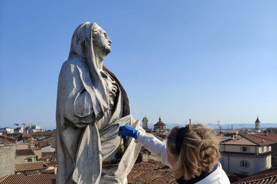 Particolare di una statua della cattedrale di Prato