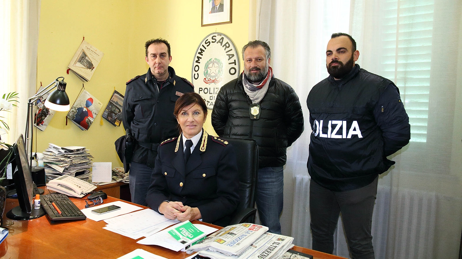 Il vicequestore Mara Ferasin con i suoi collaboratori del commissariato di Montecatini