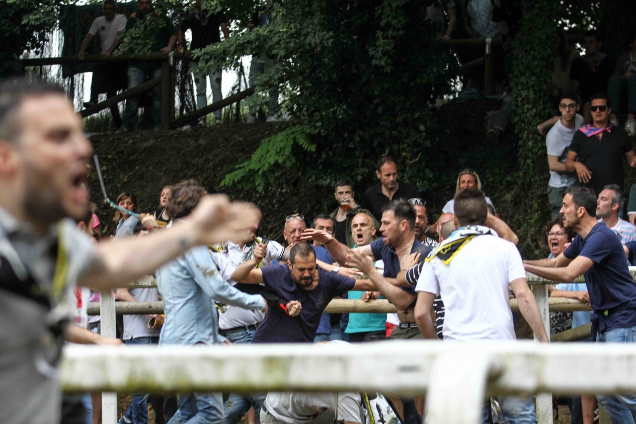 Un momento della rissa