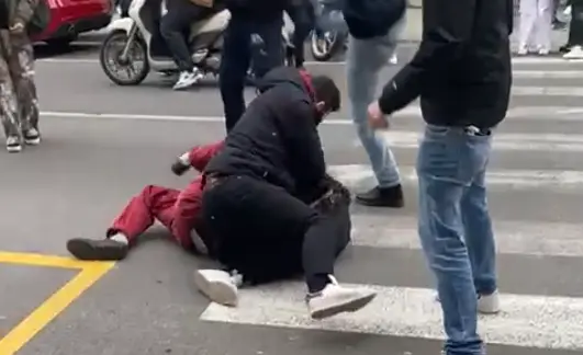 Aggressione davanti al liceo, tre minori accusati di lesioni aggravate