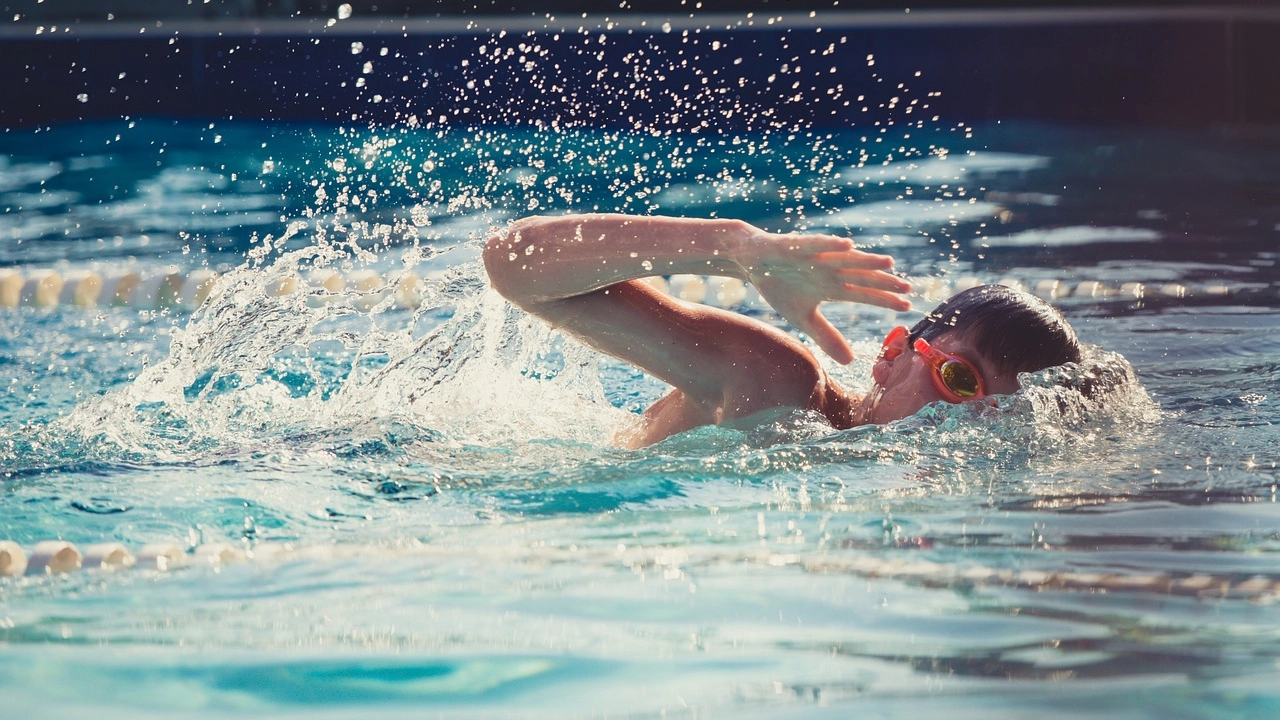 Nuoto, tra gli sport più completi e più cari per i giovani