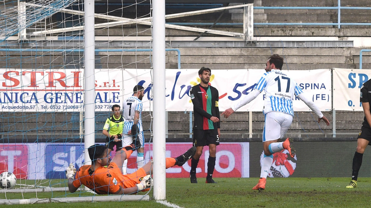Spal, Zigoni esulta dopo uno dei tre gol segnati contro la Ternana (Foto lapresse)