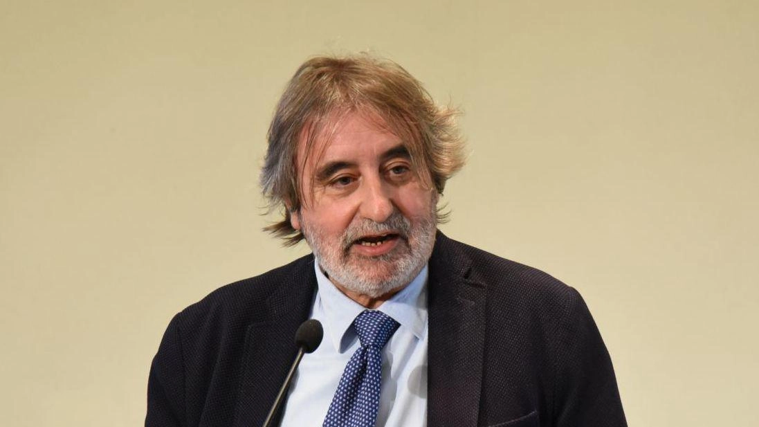 E la scultura di largo Fiorillo? "Mesi di ritardo sulla consegna" E la scultura di largo Fiorillo? "Mesi di ritardo sulla consegna"
