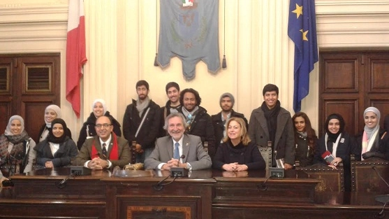 Gli studenti del Kuwait con il sindaco Bellandi e il consigliere Chelli
