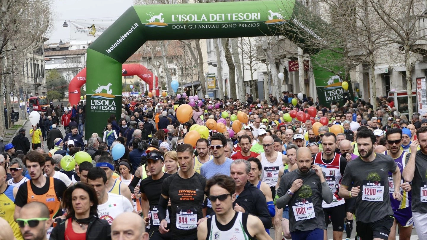 La partenza della Maratonina di Prato 2018 (Foto Attalmi)
