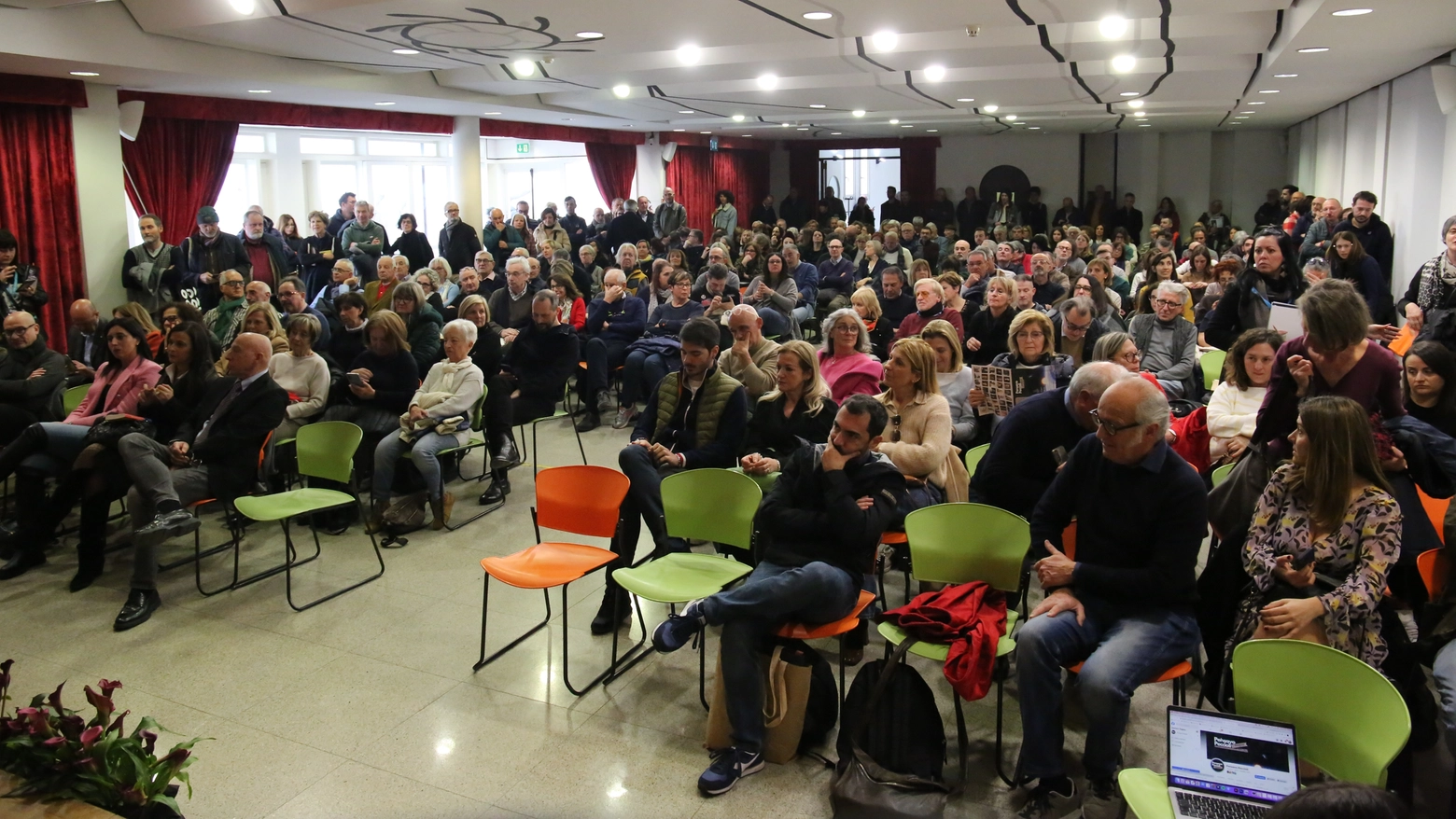 Il pubblico di ieri mattina al centro polivalente (foto Bongianni/Germogli) Il pubblico di ieri mattina al centro polivalente (foto Bongianni/Germogli)